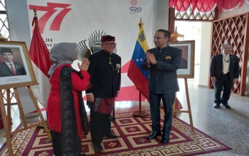 Amb. Abhishek Singh attended the reception in Caracas today on the occasion 77th anniversary of Independence of Indonesia. Amb. Singh conveyed his greetings to Amb. Imam Edy Mulyono